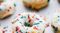 Mini Baked Donuts With Sprinkles Mini Baked Donuts With Sprinkles