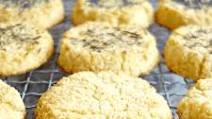 Vegan Gluten-Free Cauliflower Biscuits {4-ingredients, grain-free, oil-free} Vegan Gluten-Free Cauliflower Biscuits {4-ingredients, grain-free, oil-free}