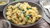 Quick and Easy Vegetarian Pasta With Spinach and Ricotta Cheese Quick and Easy Vegetarian Pasta With Spinach and Ricotta Cheese