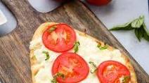 White Flatbread Pizza White Flatbread Pizza