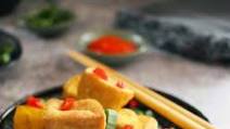 Tahu Goreng: Simple Fried Firm Tofu (Vegan) Tahu Goreng: Simple Fried Firm Tofu (Vegan)