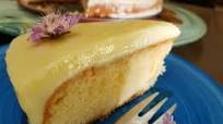 Moist Sponge Cake with Dairy Cream Moist Sponge Cake with Dairy Cream