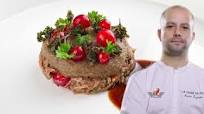 Braised leg of duck with smoked shallots and red berries Braised leg of duck with smoked shallots and red berries