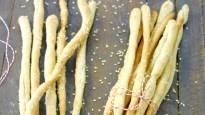 Thin & Crispy Sesame Seed Breadsticks (Grissini) Thin & Crispy Sesame Seed Breadsticks (Grissini)