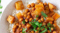 Vegan Chana Aloo Masala (Indian Chickpea & Potato Curry) Vegan Chana Aloo Masala (Indian Chickpea & Potato Curry)