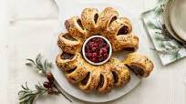 Paul Hollywood’s Black Pudding & Caramelised Onion Sausage Wreath Paul Hollywood’s Black Pudding & Caramelised Onion Sausage Wreath