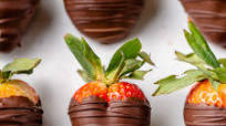 Easy Chocolate Covered Strawberries Easy Chocolate Covered Strawberries