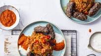 Cevapcici mit Djuvec-Reis und Joghurtsauce Cevapcici mit Djuvec-Reis und Joghurtsauce