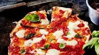 Pizza Margherita mit Burrata Pizza Margherita mit Burrata