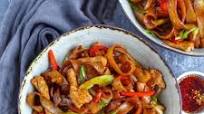 Chicken Chow Fun (Fried Rice Noodles, 鸡肉炒粉) Chicken Chow Fun (Fried Rice Noodles, 鸡肉炒粉)
