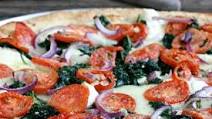 White Pizza with Spinach and Tomatoes White Pizza with Spinach and Tomatoes