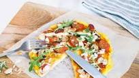Polenta pizza with tahini sauce and toasted almonds – gluten-free Polenta pizza with tahini sauce and toasted almonds – gluten-free