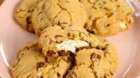 Gooey Marshmallow-Filled Chocolate Chip Cookies Gooey Marshmallow-Filled Chocolate Chip Cookies
