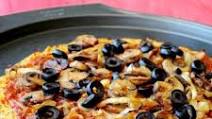Vegetarian Cauliflower Crust Pizza with Caramelized Onions and Mushrooms Vegetarian Cauliflower Crust Pizza with Caramelized Onions and Mushrooms