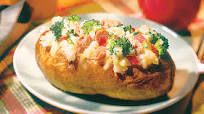 Baked Potatoes with Tuna and Broccoli in Cheese Sauce Baked Potatoes with Tuna and Broccoli in Cheese Sauce