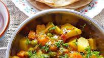 Aloo gajar matar - Dry potatoes, carrots and peas curry Aloo gajar matar - Dry potatoes, carrots and peas curry
