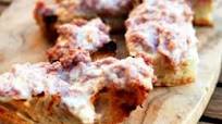 Sausage and Stracchino Cheese Crostini Sausage and Stracchino Cheese Crostini