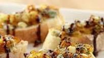Balsamic Glazed Onion Crostini Balsamic Glazed Onion Crostini