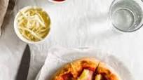 Hawaiian Pizza (Ham & Pineapple Pizza) Hawaiian Pizza (Ham & Pineapple Pizza)