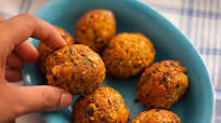 Andhra Style Bobbarlu Vada/ Alsanda Vada Recipe -Spicy Lobia Vada Recipe Andhra Style Bobbarlu Vada/ Alsanda Vada Recipe -Spicy Lobia Vada Recipe