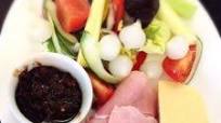 Traditional English Ploughman's Lunch Traditional English Ploughman's Lunch