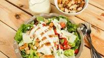 Caesar Salad mit kalorienarmem Dressing Caesar Salad mit kalorienarmem Dressing