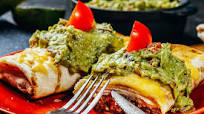 Chimichanga con salsa de aguacate Chimichanga con salsa de aguacate