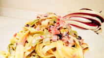 Tagliatelle in a salmon & red chicory sauce Tagliatelle in a salmon & red chicory sauce