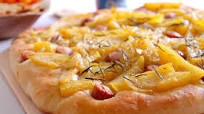 Focaccia con patate, cipolla e wurstel Focaccia con patate, cipolla e wurstel