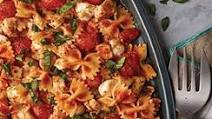 Chicken Caprese Pasta with Farfalle and Tomato & Basil Sauce Chicken Caprese Pasta with Farfalle and Tomato & Basil Sauce
