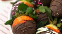 Easy Chocolate Covered Strawberries Easy Chocolate Covered Strawberries