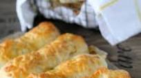Cheesy Garlic Breadsticks Cheesy Garlic Breadsticks