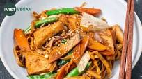 Vietnamese Stir Fried Chow Mein (Mì Xaò Chay) Vietnamese Stir Fried Chow Mein (Mì Xaò Chay)