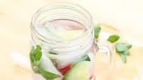 Cucumber Mint Water with Strawberries Cucumber Mint Water with Strawberries
