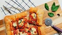 Stuffed Crust Margherita Pizza Stuffed Crust Margherita Pizza