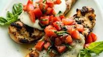 Bruschetta de pollo a la parrilla Bruschetta de pollo a la parrilla
