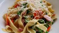 Egg Noodles with Canadian Bacon & Peas Egg Noodles with Canadian Bacon & Peas