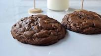 Levain Bakery Dark Chocolate Peanut Butter Chip Cookies Levain Bakery Dark Chocolate Peanut Butter Chip Cookies