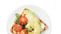 Tostada integral con tomate y aguacate Tostada integral con tomate y aguacate