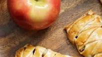 Conjured mana strudel (easy apple strudel!) Conjured mana strudel (easy apple strudel!)