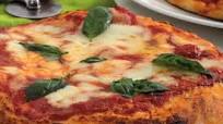 Pizza Margherita fatta in casa Pizza Margherita fatta in casa