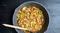 How to Make Pancit Canton (Easy Recipe) How to Make Pancit Canton (Easy Recipe)