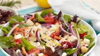 Greek Chicken, Garden Vegetable and Spring Mix Salad Greek Chicken, Garden Vegetable and Spring Mix Salad