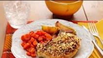 Pecan-Crusted Pork Chops with Apples Pecan-Crusted Pork Chops with Apples