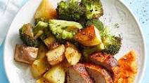 Paprika Baked Pork Tenderloin with Potatoes & Broccoli Paprika Baked Pork Tenderloin with Potatoes & Broccoli