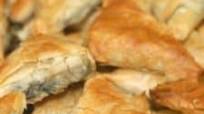 Mini Spanakopita Triangles Recipe (Spanakopitakia / Greek spinach triangles) Mini Spanakopita Triangles Recipe (Spanakopitakia / Greek spinach triangles)