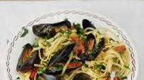 Grandad's mussel linguine (Linguine con cozze di Nonno) Grandad's mussel linguine (Linguine con cozze di Nonno)