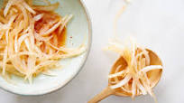 Pyaz Ka Laccha (Raw Onion Relish) Pyaz Ka Laccha (Raw Onion Relish)