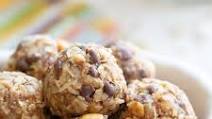 Peanut Butter Energy Balls (aka Quick and Healthy Snack Bites) Peanut Butter Energy Balls (aka Quick and Healthy Snack Bites)