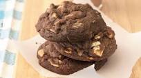 Chocolate Cookies with White Chocolate Chips and Macadamia Nuts Chocolate Cookies with White Chocolate Chips and Macadamia Nuts